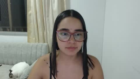 Snapshot of isemma chatting on May 19, 2026, 1:56 am Emma online show from May 19, 2026, 1:56 am