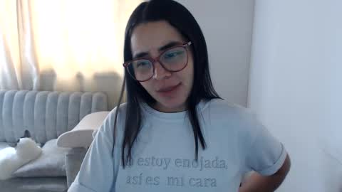 Snapshot of isemma chatting on May 25, 2026, 3:07 pm Emma online show from May 25, 2026, 3:07 pm