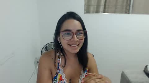 Snapshot of isemma chatting on June 7, 2026, 3:21 am Emma online show from June 7, 2026, 3:21 am