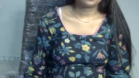 ishika_ishu online show from November 1, 2025, 11:01 am