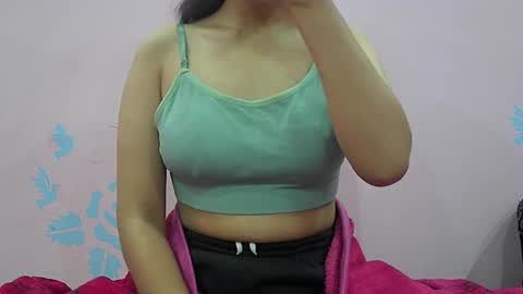 ishika_singh_ online show from January 19, 2026, 2:26 am