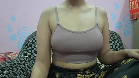 ishika_singh_ online show from April 25, 2026, 1:41 am