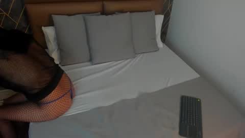 isidel79 online show from December 22, 2025, 12:35 pm