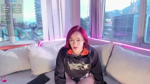 Isis  lohan online show from September 17, 2025, 11:34 am