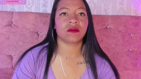 Isis Casas online show from December 3, 2025, 11:52 am