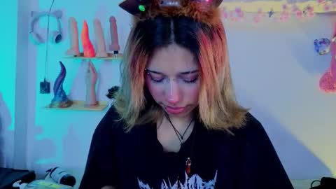 Isisjones18 online show from December 14, 2025, 7:40 pm