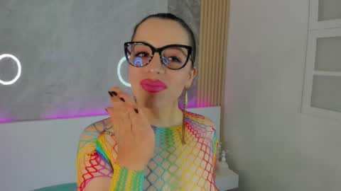 Isis Noir online show from October 1, 2025, 7:09 pm