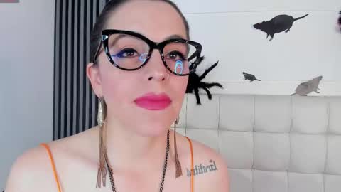 Isis Noir online show from October 11, 2025, 7:01 pm