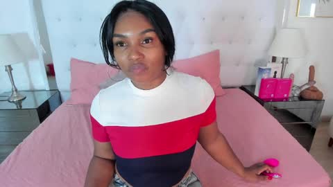 Vanessa online show from April 8, 2026, 11:32 am