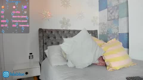 Snapshot of islaa_bluee chatting on January 7, 2026, 2:58 am Isla Blue online show from January 7, 2026, 2:58 am