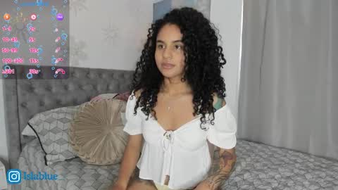 Isla Blue online show from March 12, 2026, 8:59 pm