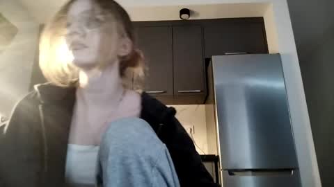 Snapshot of ismeriax chatting on April 8, 2026, 5:13 pm Mia online show from April 8, 2026, 5:13 pm