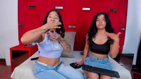 Snapshot of issa_blue chatting on July 1, 2026, 5:23 pm issa_blue online show from July 1, 2026, 5:23 pm