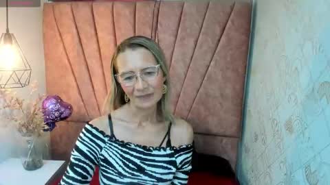 ISSA MILF online show from October 15, 2025, 1:22 pm