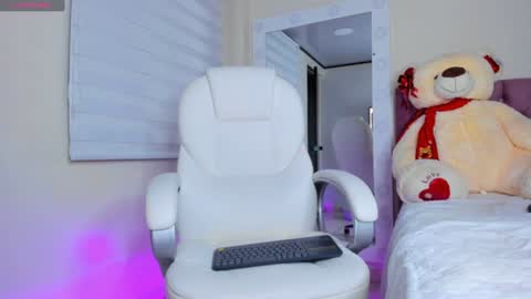 Isa  online show from January 13, 2025, 2:18 am