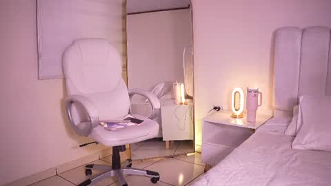 Snapshot of issabellarodriguez chatting on July 7, 2026, 5:10 am Isa online show from July 7, 2026, 5:10 am