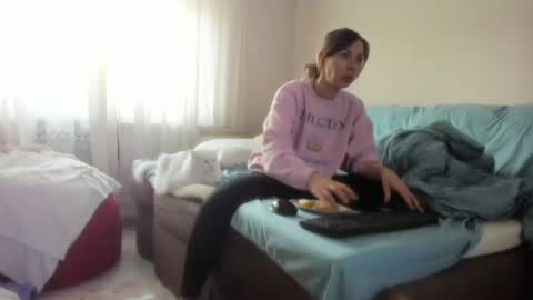 Issabelle online show from February 24, 2025, 6:16 am