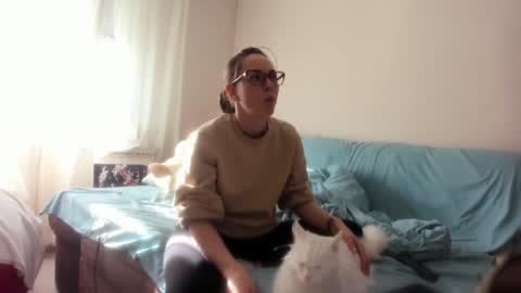 Issabelle online show from March 5, 2025, 6:54 am