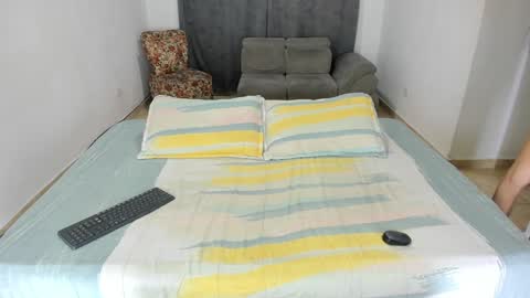 Isabella  online show from February 6, 2025, 6:18 am