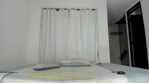 Snapshot of issalovexxx chatting on June 11, 2026, 8:01 am Isabella online show from June 11, 2026, 8:01 am