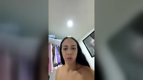 Snapshot of issalovexxx chatting on July 22, 2026, 7:05 pm Isabella online show from July 22, 2026, 7:05 pm