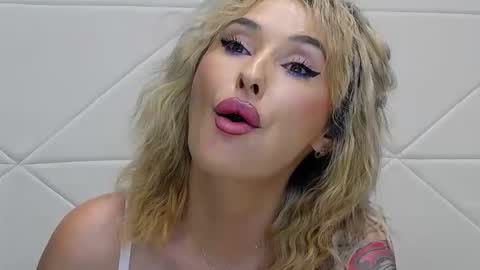 IssaSmyth online show from December 13, 2025, 7:53 pm