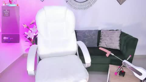 issi_loren online show from December 14, 2025, 10:03 pm