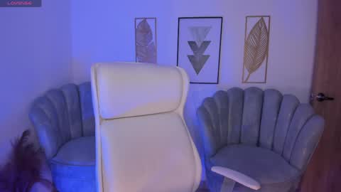 Snapshot of issi_loren chatting on June 5, 2026, 12:33 pm issi_loren online show from June 5, 2026, 12:33 pm