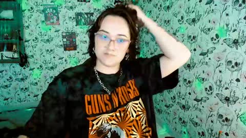 Yiz online show from April 26, 2026, 4:32 am