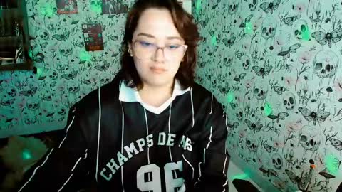 Yiz online show from May 16, 2026, 12:07 am