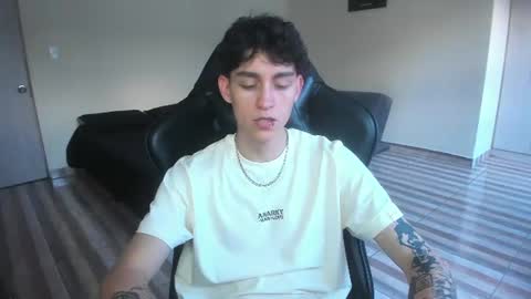 Snapshot of it_jhon chatting on June 26, 2026, 10:25 pm Jhon online show from June 26, 2026, 10:25 pm