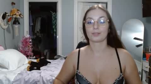 Bella Bloom online show from January 4, 2025, 7:55 am