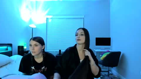 Bella Bloom online show from July 17, 2026, 5:03 am