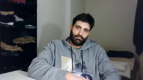 italianboybcn online show from January 21, 2025, 6:34 pm