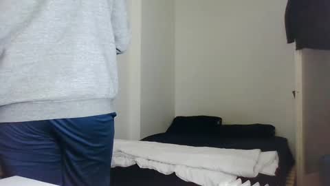 italianboybcn online show from February 25, 2025, 5:58 pm