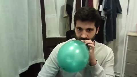 italianboybcn online show from September 28, 2025, 8:58 pm