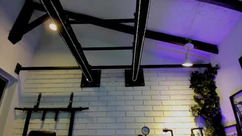 Italo Moore online show from September 11, 2025, 11:10 am