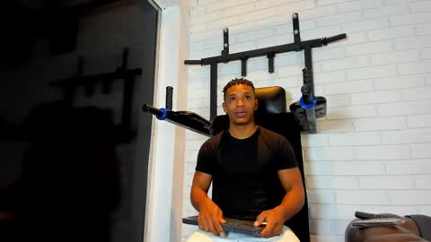 Italo Moore online show from September 30, 2025, 11:15 am