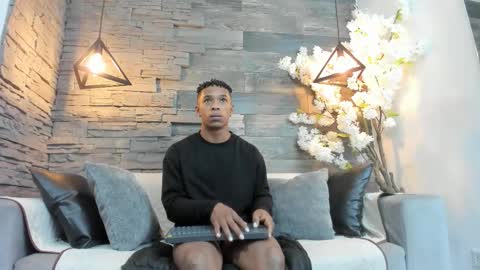 Italo Moore online show from October 1, 2025, 11:49 am