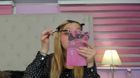 Snapshot of its_bibi chatting on September 18, 2025, 4:31 pm its_bibi online show from September 18, 2025, 4:31 pm