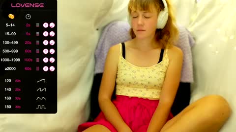 Snapshot of its_lily chatting on January 19, 2025, 3:08 am Lily online show from January 19, 2025, 3:08 am