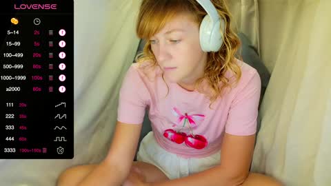 Snapshot of its_lily chatting on November 16, 2025, 10:04 pm Lily online show from November 16, 2025, 10:04 pm