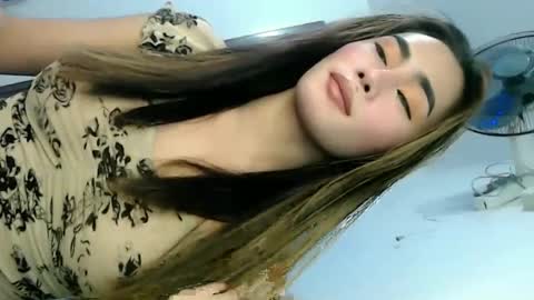 Snapshot of its_me_vanesa chatting on February 6, 2026, 3:00 am its_me_vanesa online show from February 6, 2026, 3:00 am