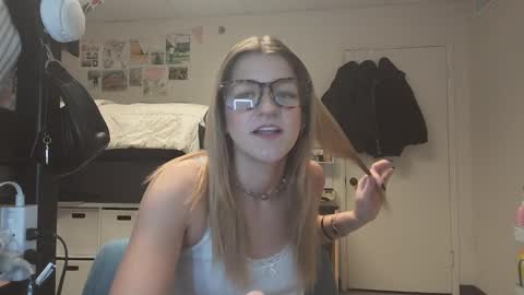 Snapshot of itsalexlove chatting on February 4, 2025, 1:23 am Alex Love online show from February 4, 2025, 1:23 am