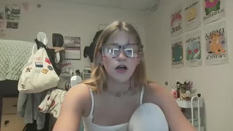 Snapshot of itsalexlove chatting on February 5, 2025, 2:19 am Alex Love online show from February 5, 2025, 2:19 am