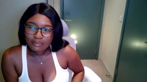 Snapshot of itsanna_b chatting on July 1, 2026, 12:56 am itsanna_b online show from July 1, 2026, 12:56 am