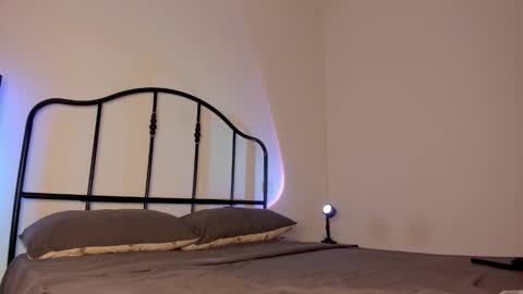 Isabella online show from September 22, 2025, 7:21 am