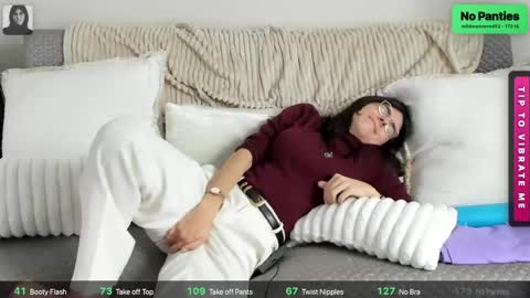 Snapshot of itschloelaurent chatting on May 16, 2026, 6:28 pm itschloelaurent online show from May 16, 2026, 6:28 pm