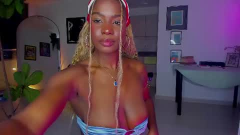 Snapshot of itslau_ chatting on August 5, 2026, 1:52 am lau online show from August 5, 2026, 1:52 am
