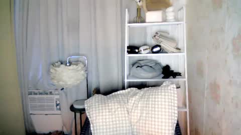 Snapshot of itsme_kat chatting on July 14, 2026, 10:21 am itsme_kat online show from July 14, 2026, 10:21 am